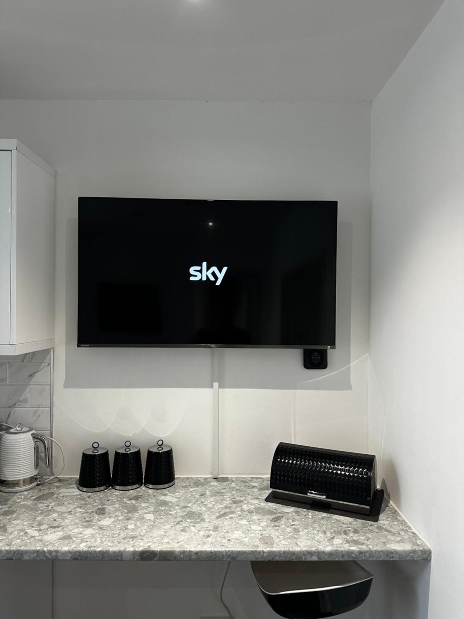 Town Centre Studio Flat Merthyr Tydfil Exteriör bild
